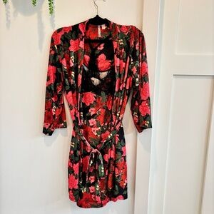 Body Touch Women's Red Floral Black Lace Silky Robe & Mini Slip Set Size Medium